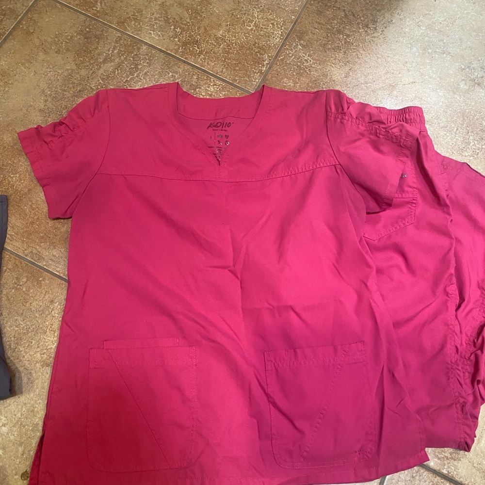 Set of scrubs- Koi Duo in hot pink . GUC.
